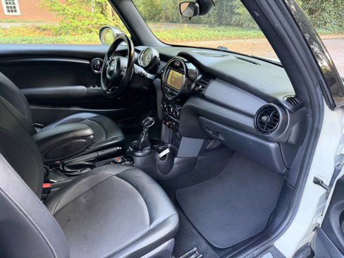 Used 2016 MINI Cooper Convertible image 22