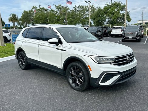 Used 2023 Volkswagen Tiguan SE image 4