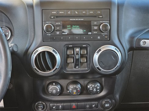 Used 2015 Jeep Wrangler Unlimited Sahara w/ Connectivity Group image 20
