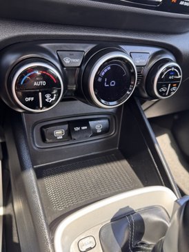 Used 2025 Hyundai Venue SEL image 20