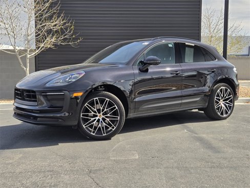 Certified 2025 Porsche Macan image 1