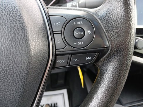 Used 2018 Toyota Camry LE image 20