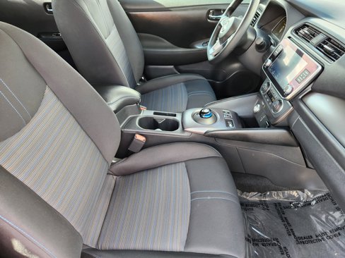 Used 2025 Nissan Leaf S image 13
