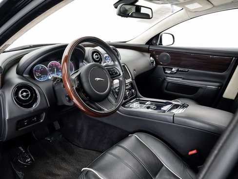 Used 2012 Jaguar XJ L image 4
