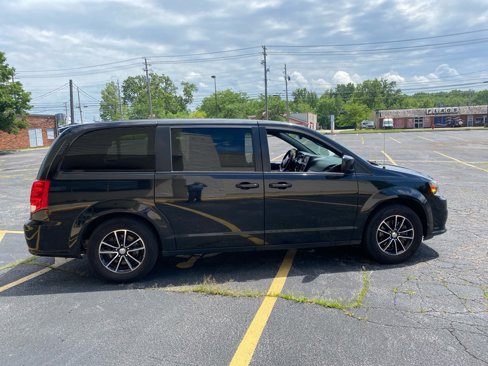 Used 2018 Dodge Grand Caravan SXT w/ Driver Convenience Group image 6