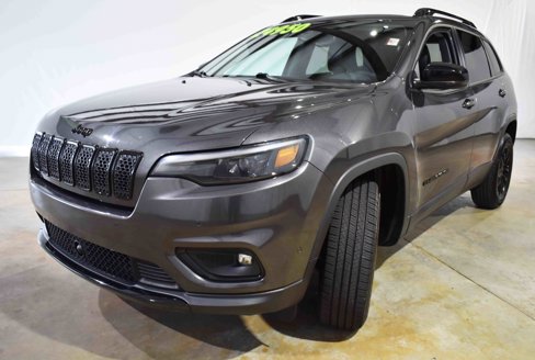 Used 2023 Jeep Cherokee Altitude Lux image 5