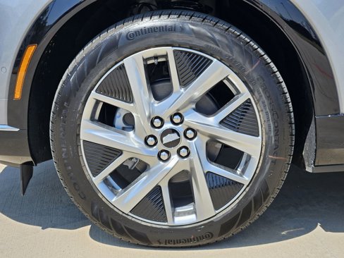 New 2025 Cadillac Optiq Luxury 1 image 12