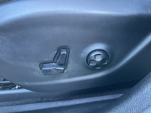 Used 2019 Jeep Cherokee Limited image 34