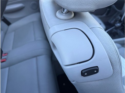 Used 2008 BMW 135i Convertible image 35