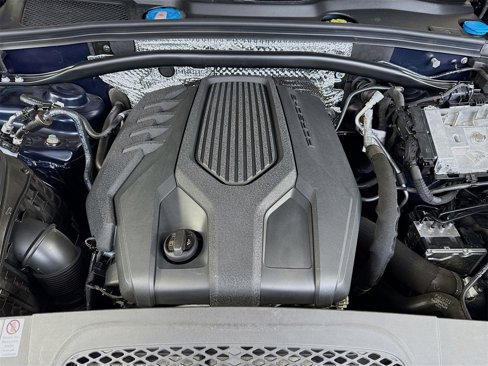 Certified 2022 Porsche Macan image 24