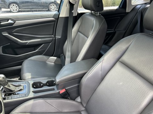 Used 2020 Volkswagen Jetta SE w/ SE Cold Weather Package image 12
