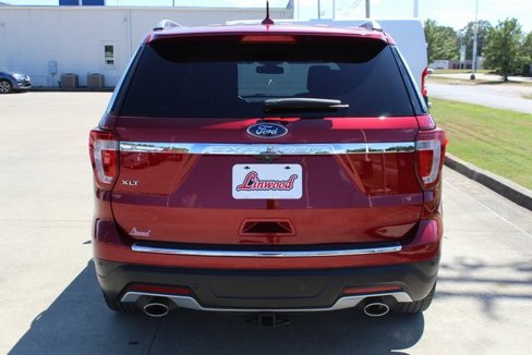 Used 2018 Ford Explorer XLT w/ Equipment Group 202A image 4