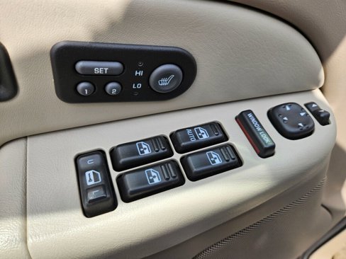 Used 2002 Chevrolet Suburban LT image 16