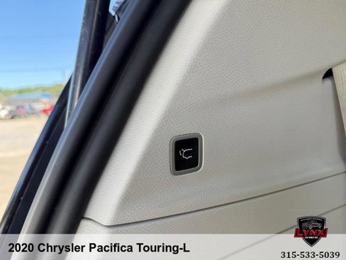 Used 2020 Chrysler Pacifica Touring-L image 43