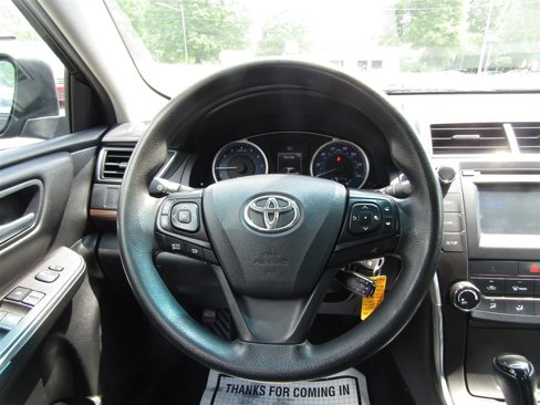 Used 2016 Toyota Camry image 25