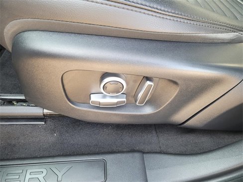 Used 2022 Land Rover Discovery Sport SE image 19