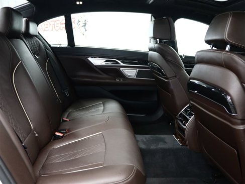 Used 2016 BMW 750i xDrive image 25