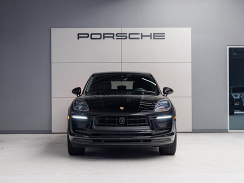Certified 2024 Porsche Macan image 10