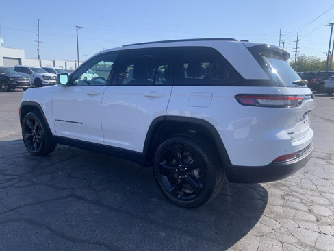 Used 2024 Jeep Grand Cherokee Altitude image 6