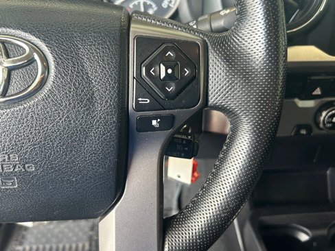 Used 2016 Toyota Tacoma SR5 image 38