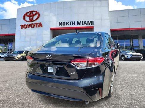 Used 2022 Toyota Corolla LE image 4