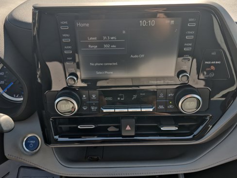 Used 2021 Toyota Highlander LE image 22