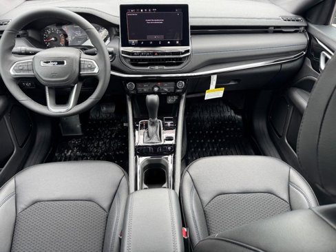 New 2025 Jeep Compass Latitude image 8