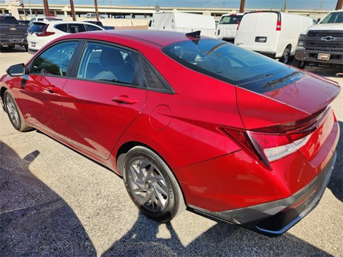 Used 2024 Hyundai Elantra SEL image 4