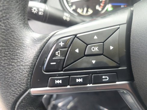 Used 2018 Nissan Rogue S image 15