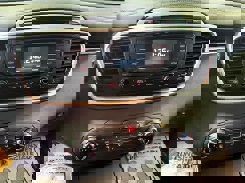 Used 2017 Kia Sorento LX image 22