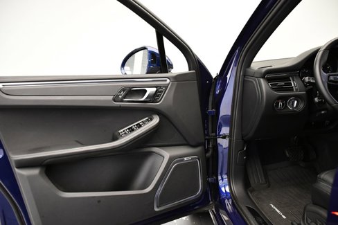 Certified 2023 Porsche Macan GTS image 33