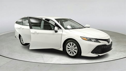 Used 2018 Toyota Camry LE image 9