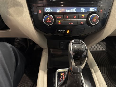 Used 2018 Nissan Rogue Sport SV image 25