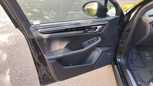 Used 2018 Porsche Macan S image 20