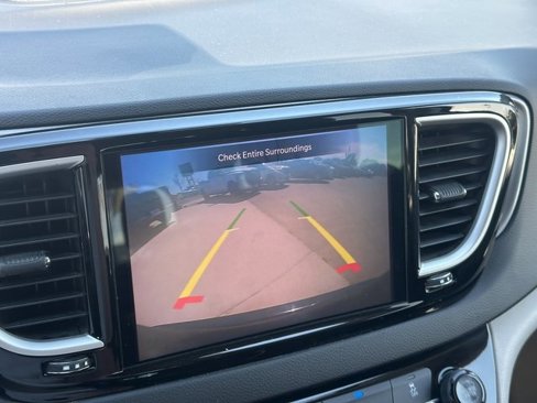 Used 2022 Chrysler Pacifica Touring-L image 27