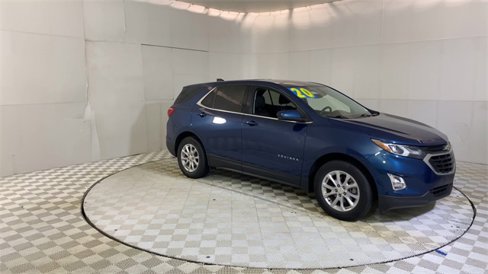 Used 2020 Chevrolet Equinox LT w/ Driver Convenience Package image 2