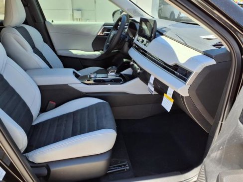 New 2025 Mitsubishi Outlander SE image 9