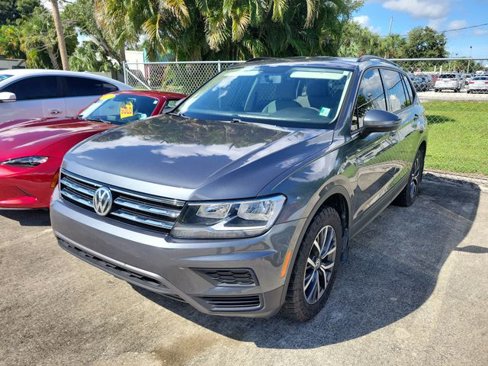 Used 2021 Volkswagen Tiguan S image 2
