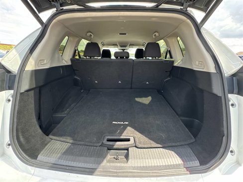Used 2024 Nissan Rogue SV image 16