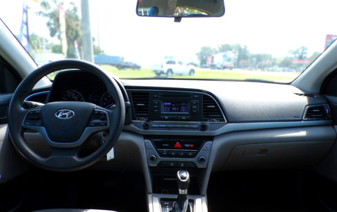 Used 2017 Hyundai Elantra SE image 9