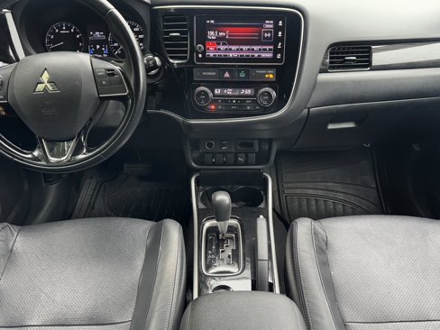 Used 2018 Mitsubishi Outlander SEL image 9
