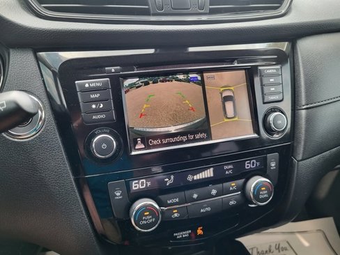 Used 2020 Nissan Rogue SV w/ Premium Package image 17