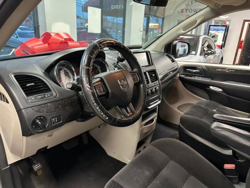 Used 2014 Dodge Grand Caravan American Value Package image 12