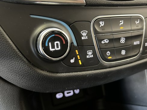 Used 2022 Chevrolet Equinox LT w/ Driver Convenience Package image 29