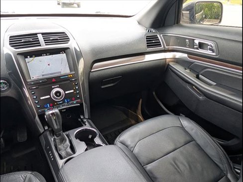 Used 2019 Ford Explorer Limited w/ Ford Safe & Smart Package image 9