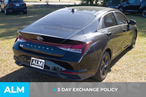 Used 2021 Hyundai Elantra SEL w/ Convenience Package image 4