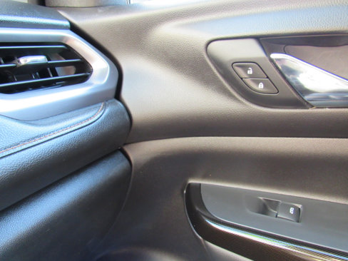 Used 2021 GMC Acadia AT4 w/ Technology Package image 31