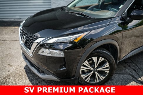 Used 2023 Nissan Rogue SV image 2