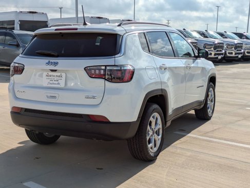 New 2025 Jeep Compass Latitude image 3