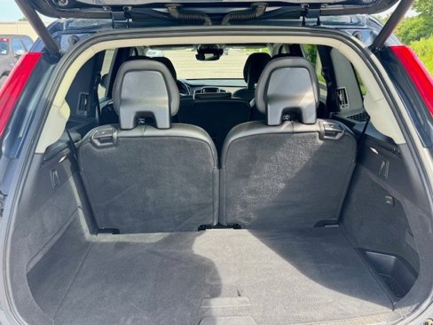 Used 2020 Volvo XC90 T5 Momentum image 18